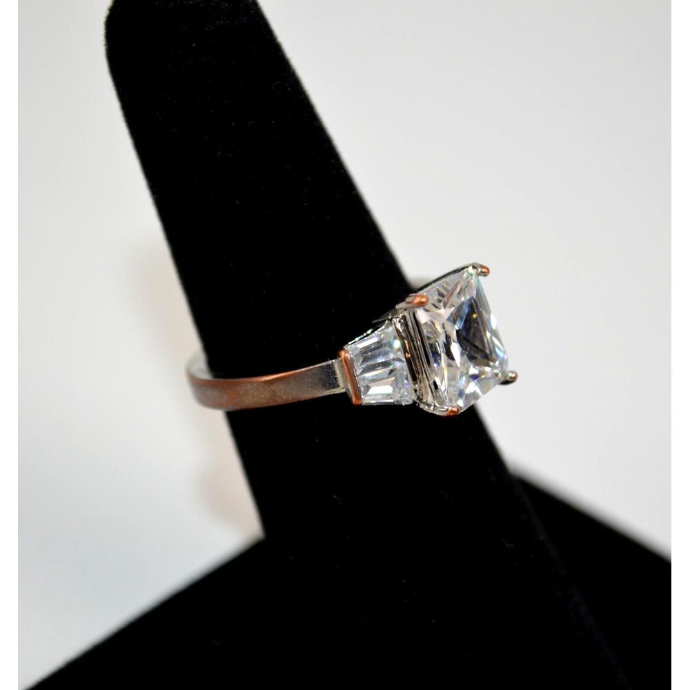 Silver Tone Ring Size 6 w/‎ Clear Rhinestones
